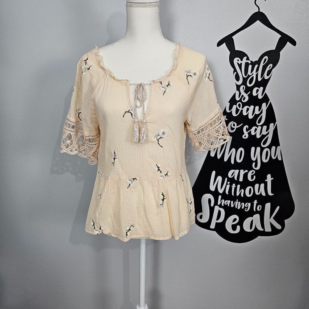BB Dakota Short Crochet Embroidered Floral Boho Peplum Top